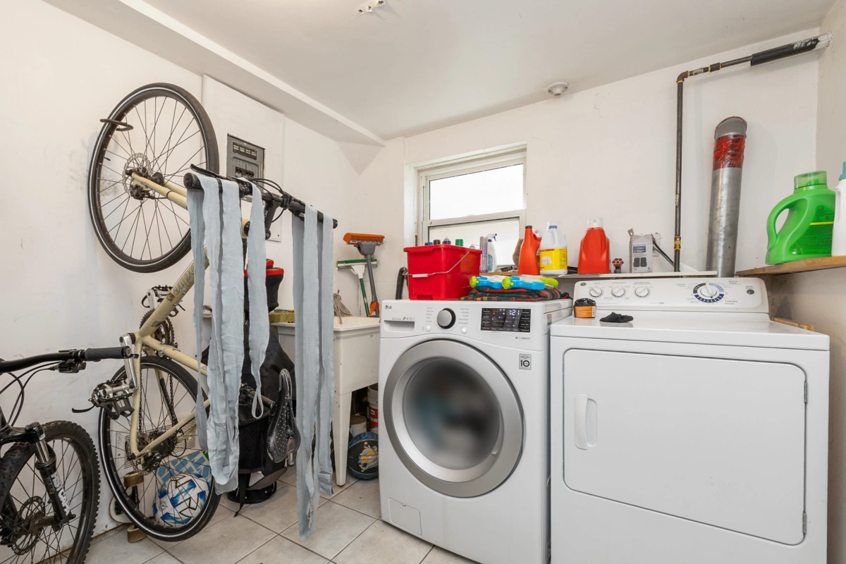 Hallway Photo of 1341 E 29th Avenue, Vancouver, BC