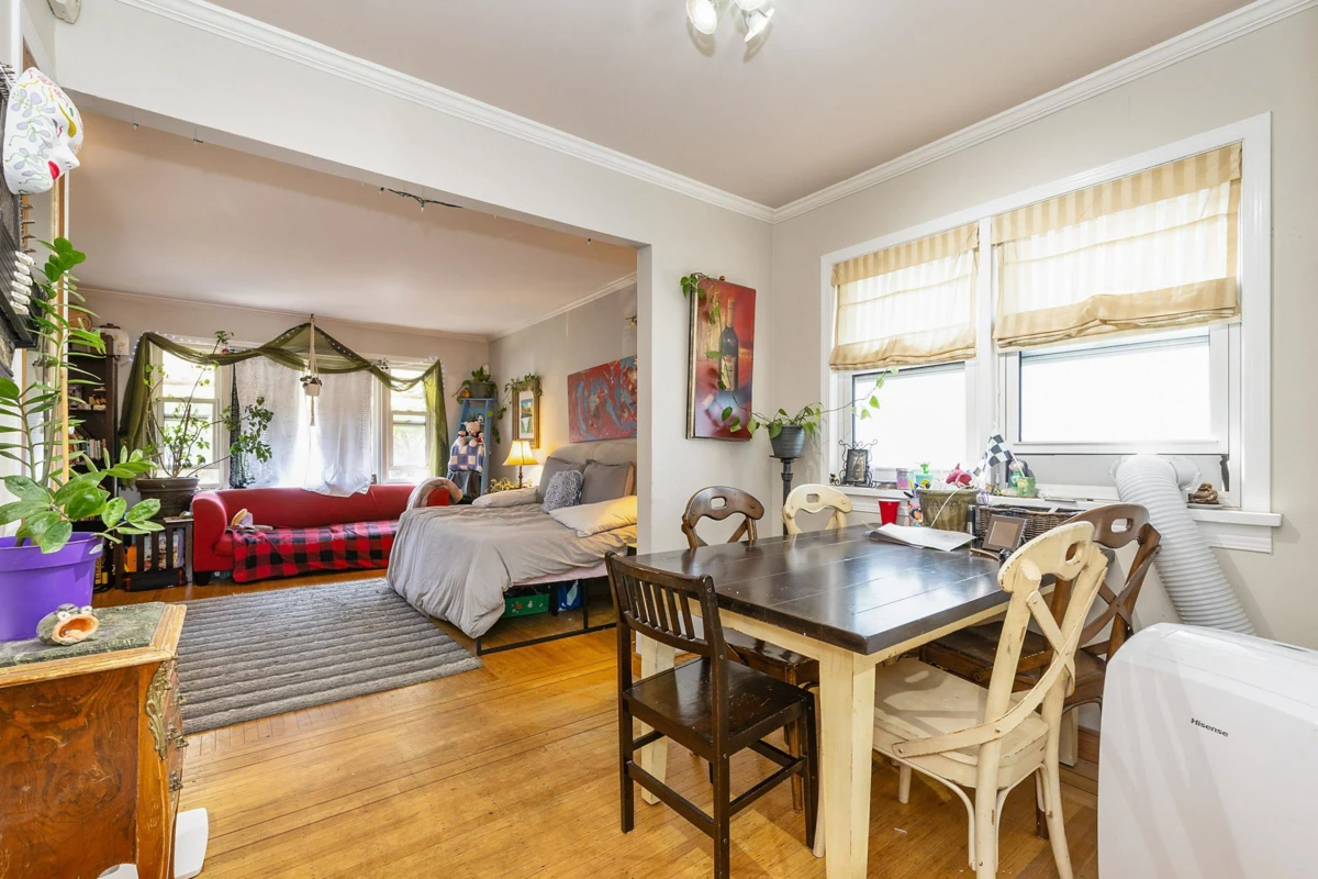 Kitchen Island Photo of 1341 E 29th Avenue, Vancouver, BC