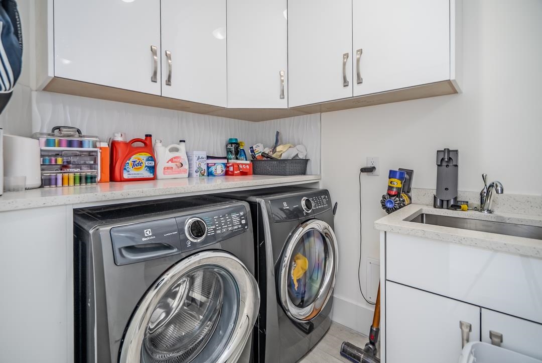Basement Recreation Room Photo of 15960 105a Avenue, Surrey, BC