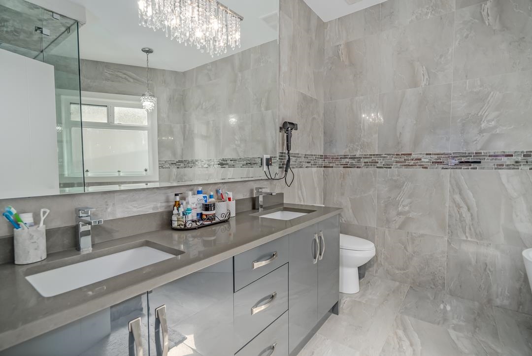 Primary Bathroom Photo of 15960 105a Avenue, Surrey, BC