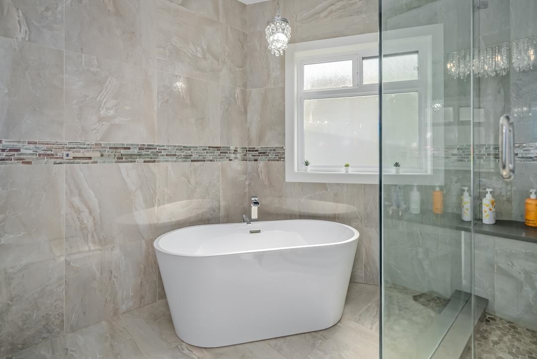 Walk-In Closet Photo of 15960 105a Avenue, Surrey, BC