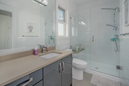 Guest Bathroom Photo of 15960 105a Avenue, Surrey, BC