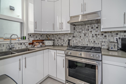 Kitchen Island Photo of 15960 105a Avenue, Surrey, BC