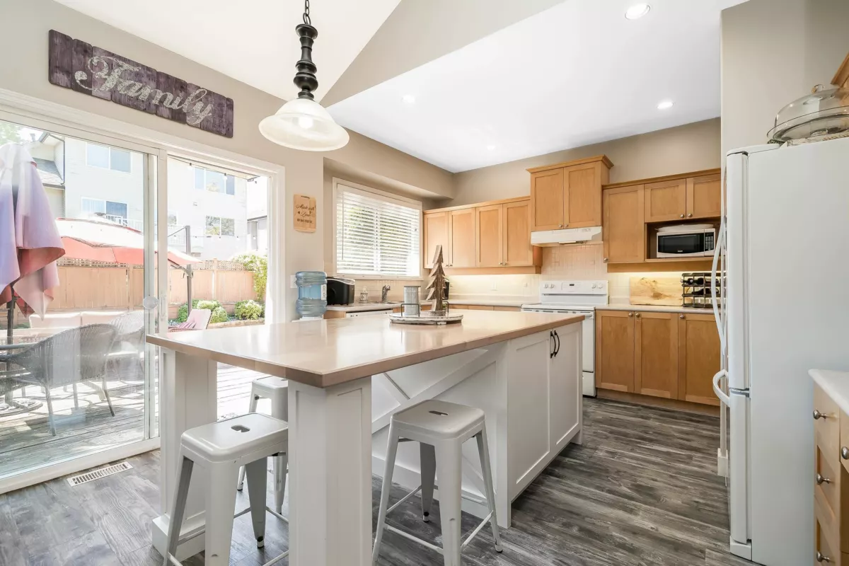 Kitchen Island Photo of 5040 223b Street, Langley, BC