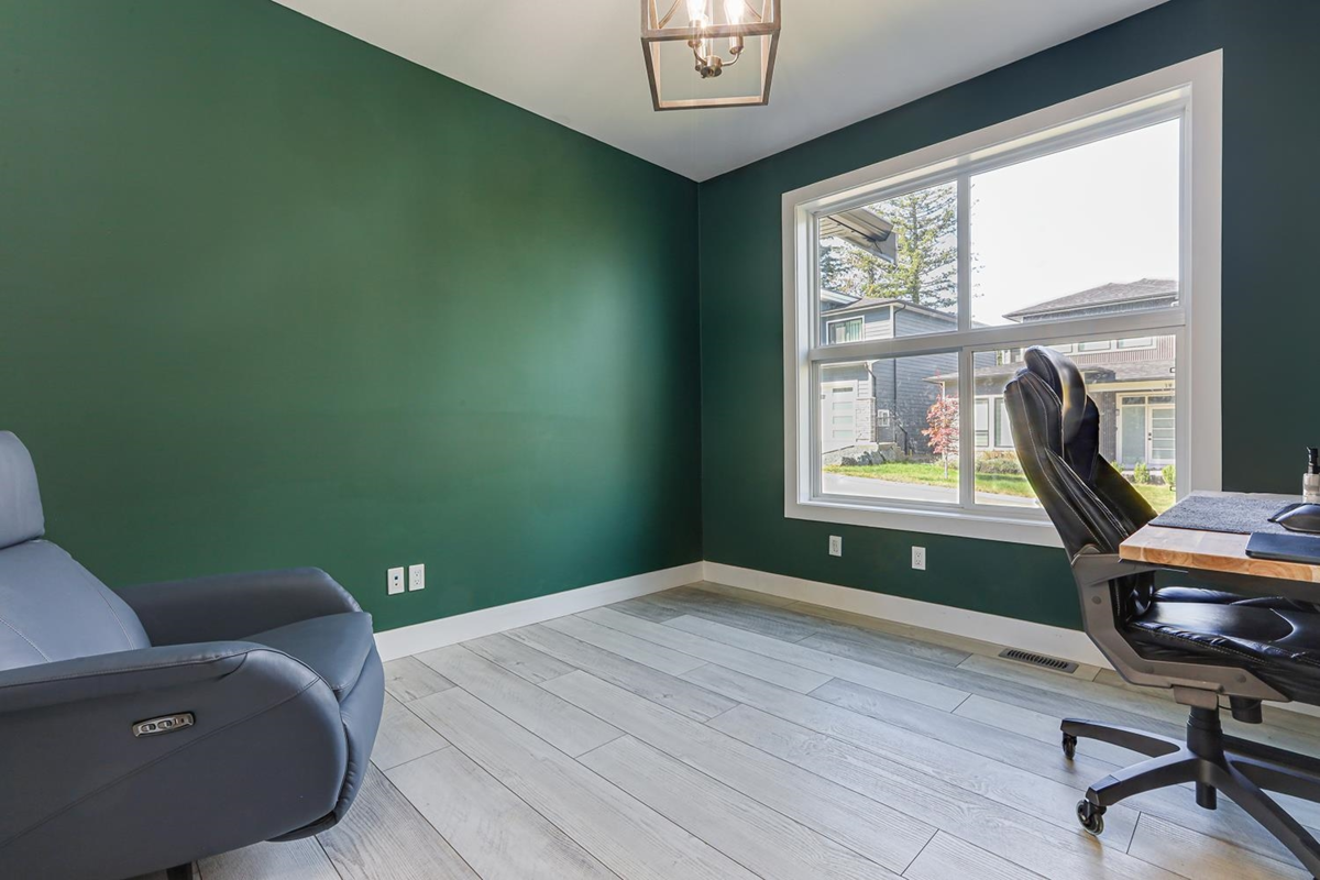 Walk-In Closet Photo of 12 4550 Teskey Road, Chilliwack, BC