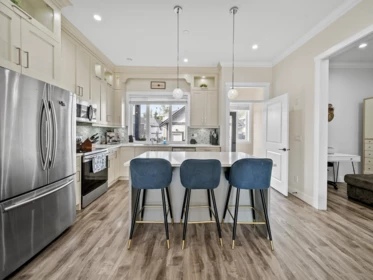 Kitchen Island Photo of 36051 Emily Carr Green, Abbotsford, BC