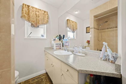 Kitchen Photo of 2374 E 33rd Avenue, Vancouver, BC