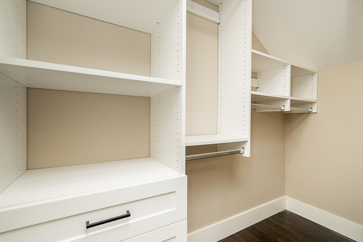 Entry Foyer Photo of 905 Edinburgh Street, New Westminster, BC
