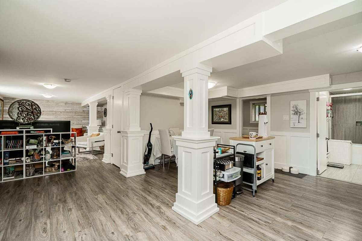 Garage Interior Photo of 905 Edinburgh Street, New Westminster, BC
