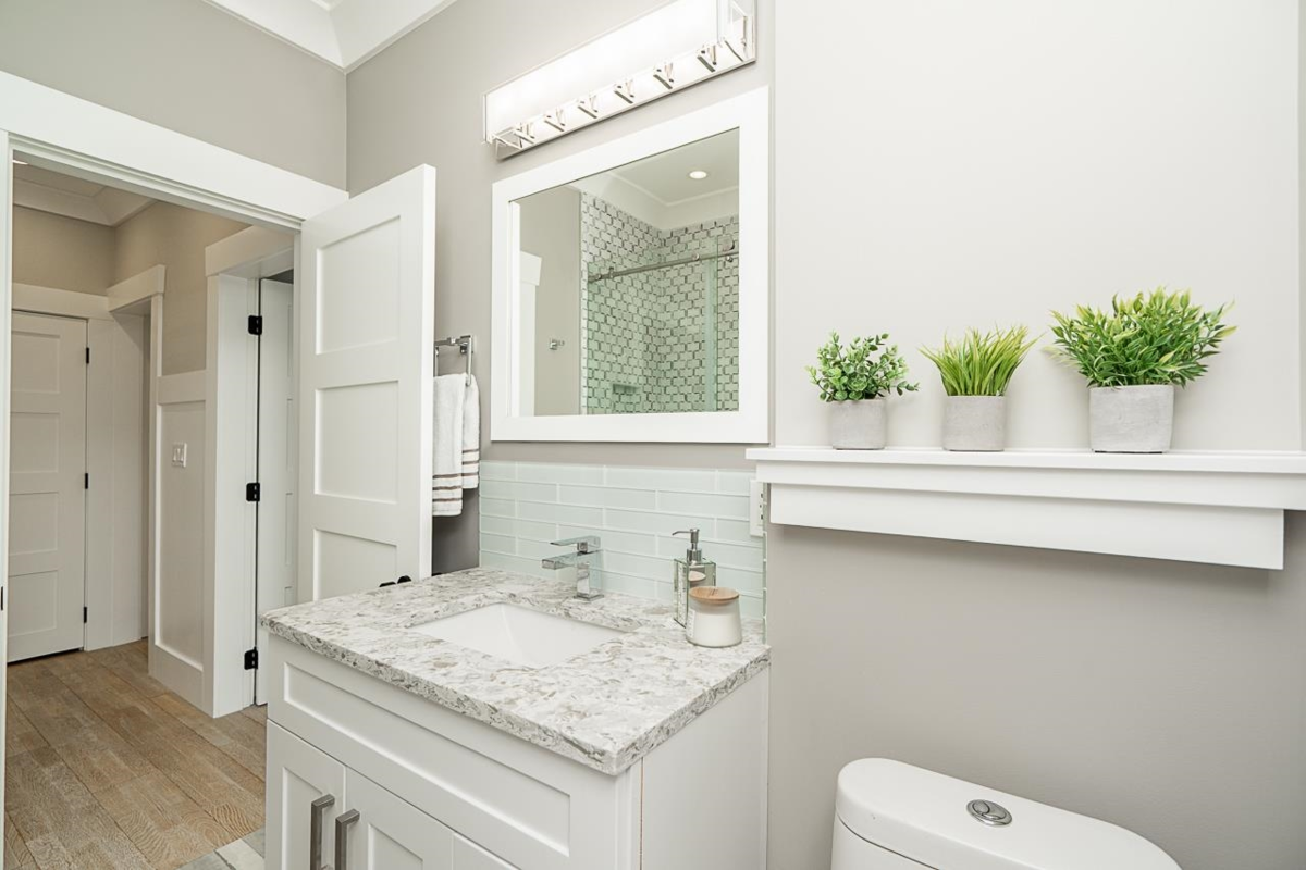 Guest Bathroom Photo of 905 Edinburgh Street, New Westminster, BC