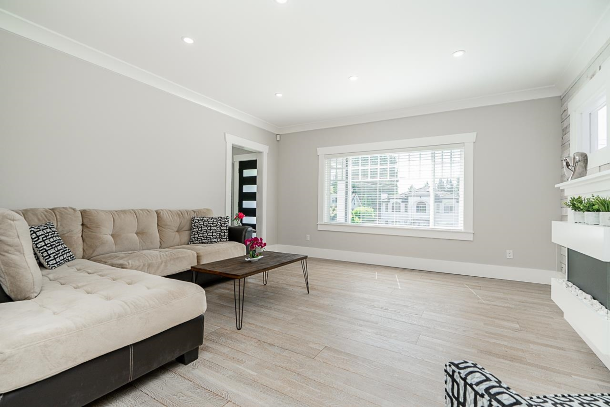 Kitchen Island Photo of 905 Edinburgh Street, New Westminster, BC