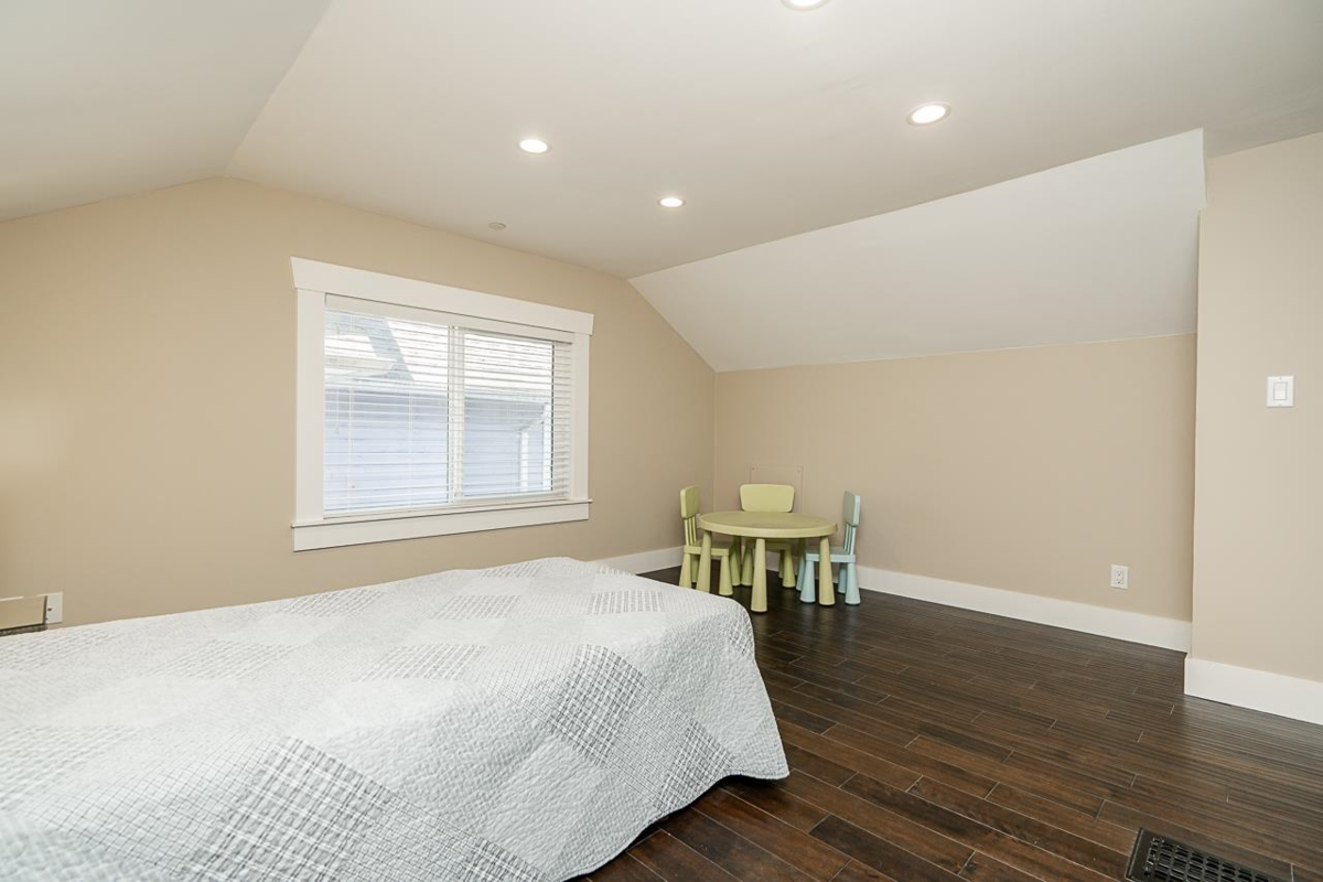 Mudroom Photo of 905 Edinburgh Street, New Westminster, BC