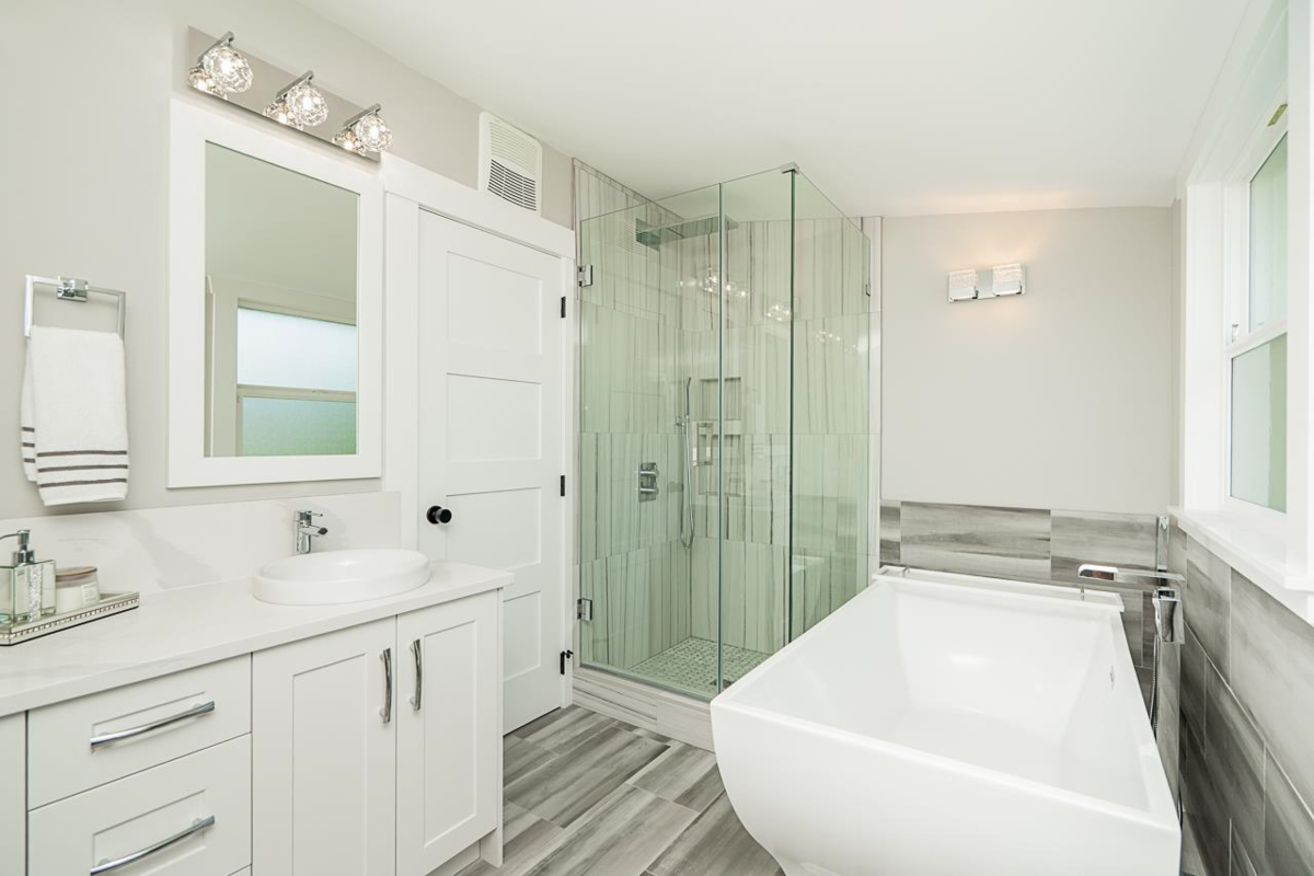 Staircase Photo of 905 Edinburgh Street, New Westminster, BC