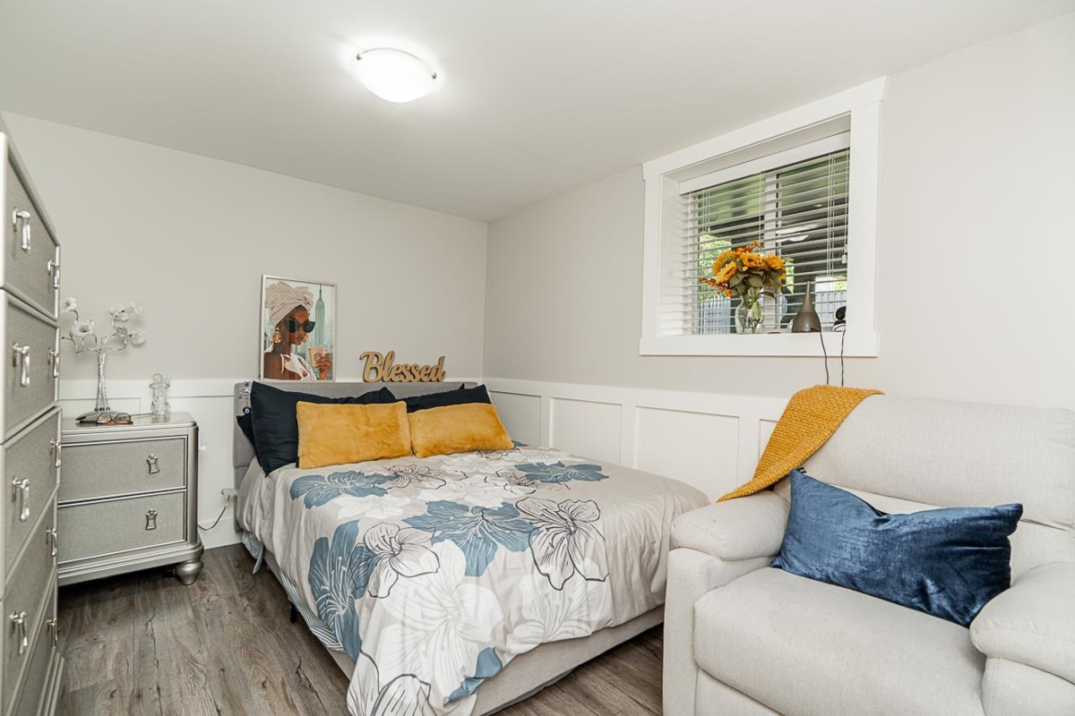 Swimming Pool Photo of 905 Edinburgh Street, New Westminster, BC