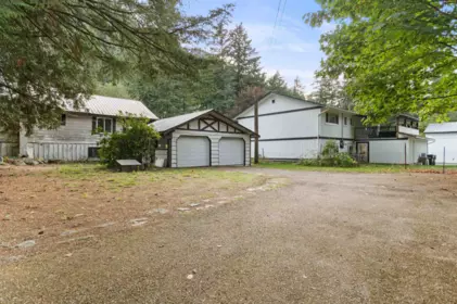 Hot Tub / Spa Photo of 63491 Flood Hope Road, Hope, BC