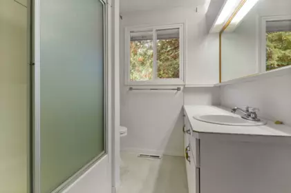 Walk-In Closet Photo of 63491 Flood Hope Road, Hope, BC