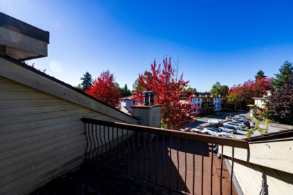 Entry Foyer Photo of 203 7144 133b Street, Surrey, BC
