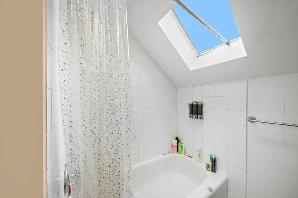 Powder Room Photo of 3550 W 1st Avenue, Vancouver, BC