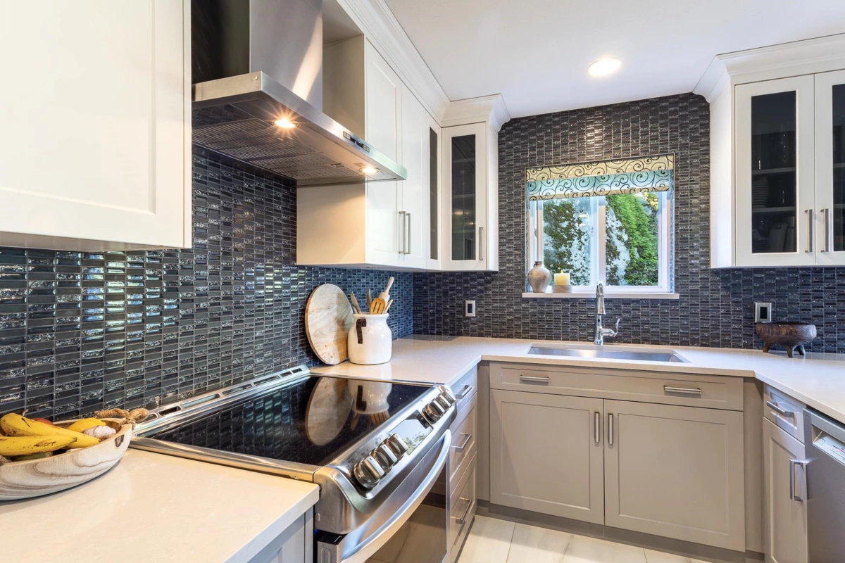 Breakfast Nook Photo of W101 5780 Trail Avenue, Sechelt, BC