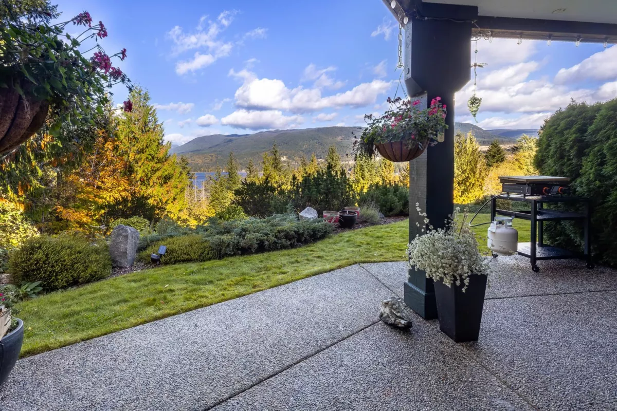 Mudroom Photo of W101 5780 Trail Avenue, Sechelt, BC