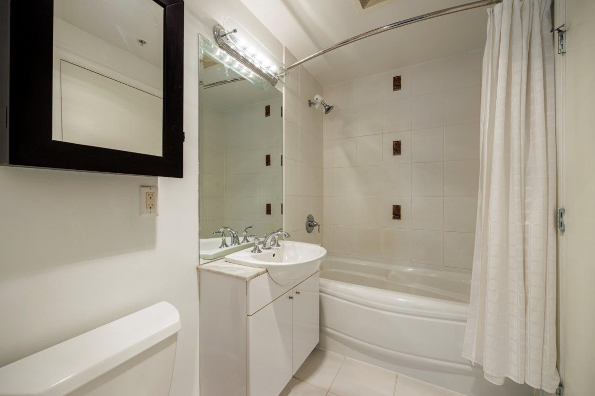 Bedroom 3 Photo of 501 138 E Esplanade, North Vancouver, BC