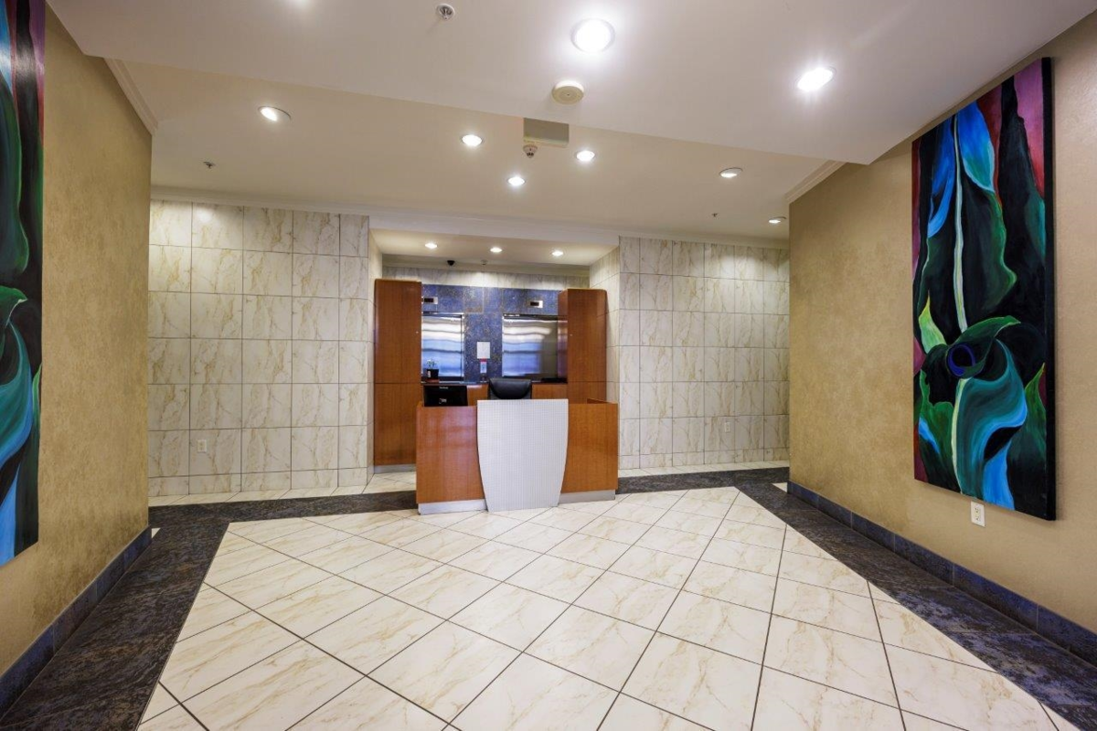 Entry Foyer Photo of 501 138 E Esplanade, North Vancouver, BC