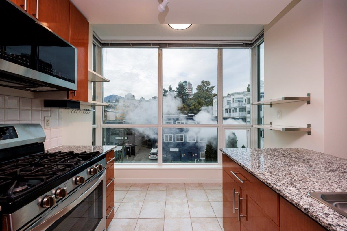 Kitchen Island Photo of 501 138 E Esplanade, North Vancouver, BC