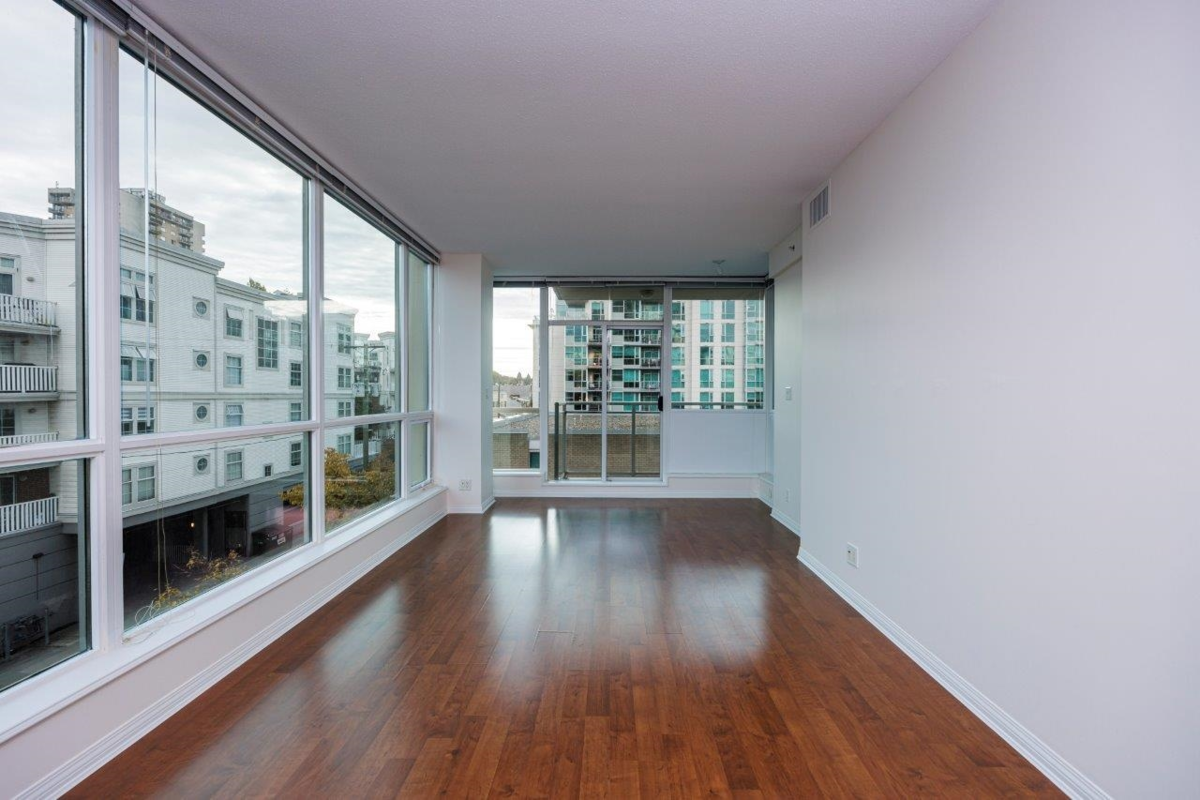 Living Room Photo of 501 138 E Esplanade, North Vancouver, BC
