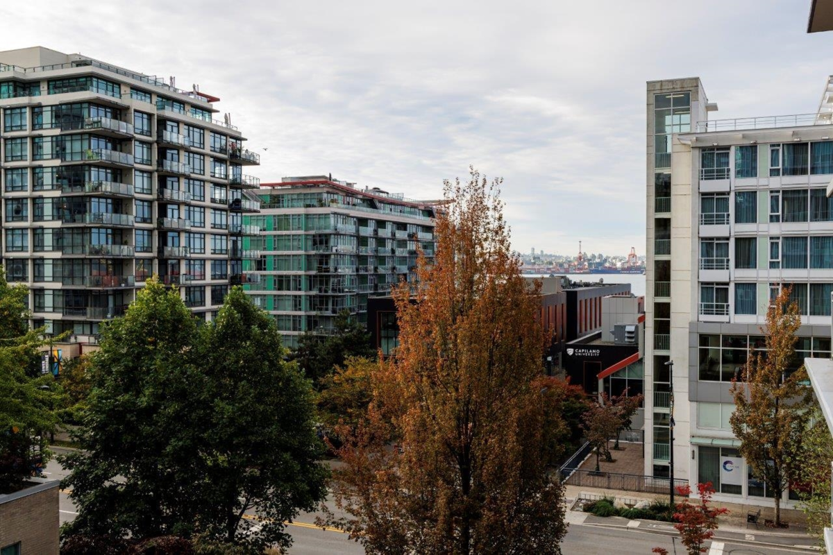 Powder Room Photo of 501 138 E Esplanade, North Vancouver, BC