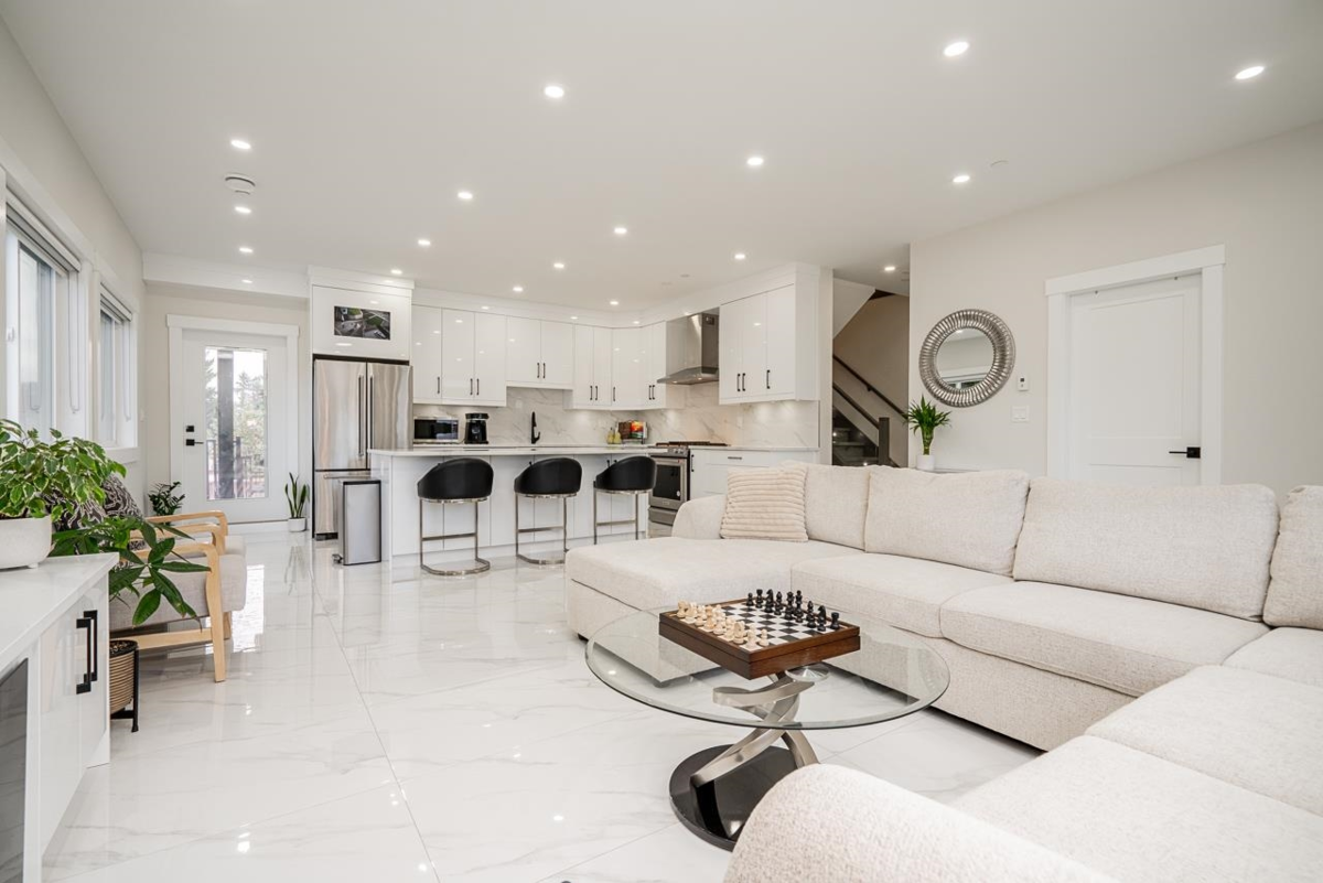 Dining Area Photo of 3080 Oxford Street, Coquitlam, BC