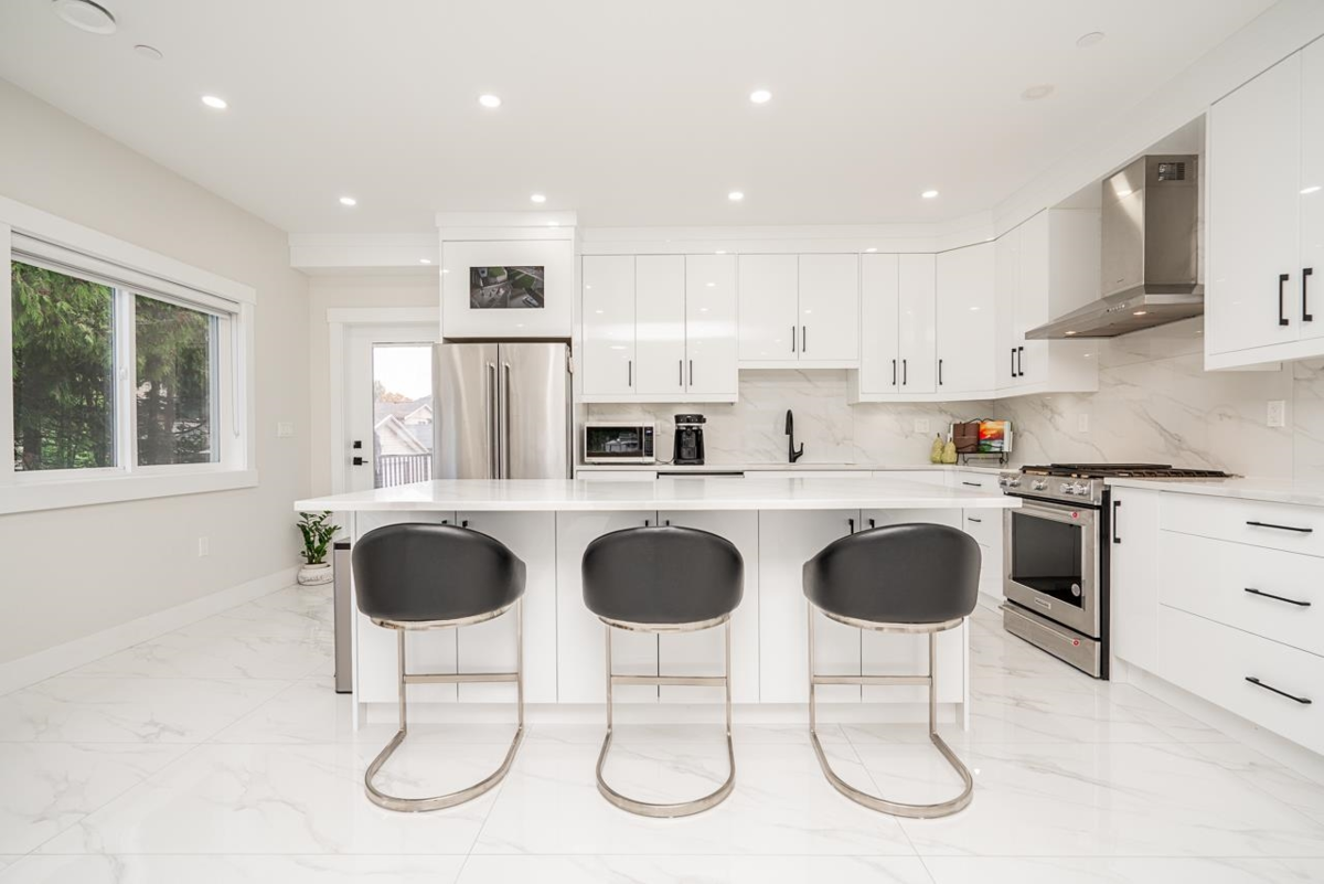 Kitchen Island Photo of 3080 Oxford Street, Coquitlam, BC