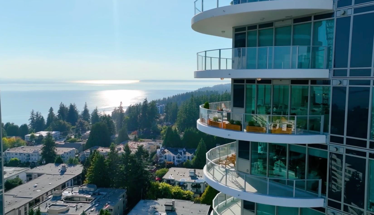 Exterior Front Photo of 1804 1501 Foster Street, White Rock, BC