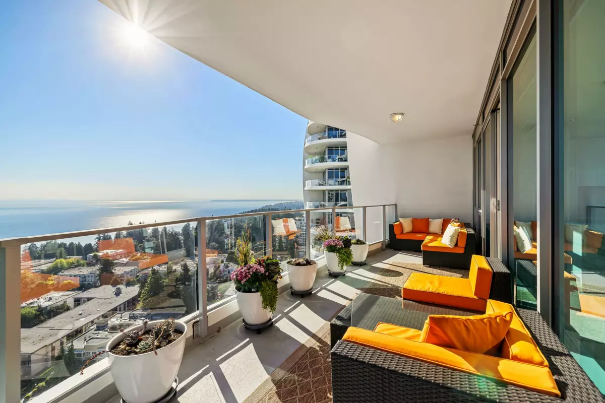 Guest Bathroom Photo of 1804 1501 Foster Street, White Rock, BC