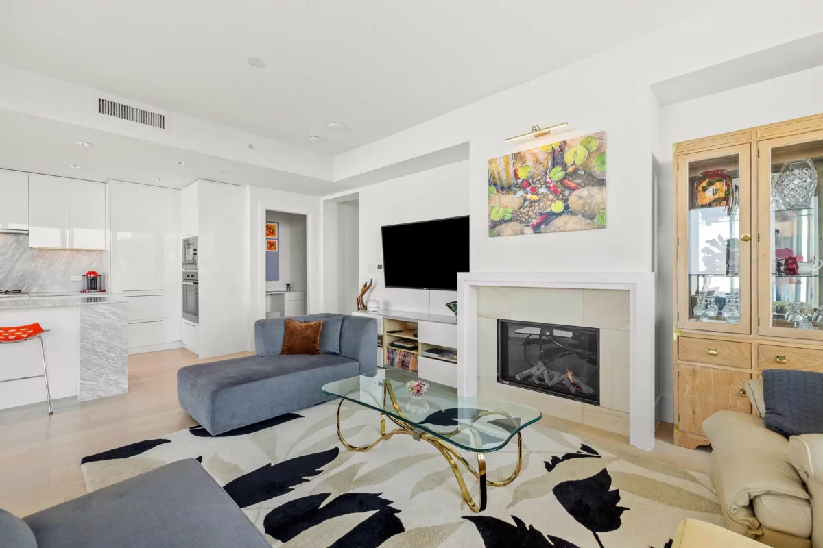 Kitchen Island Photo of 1804 1501 Foster Street, White Rock, BC