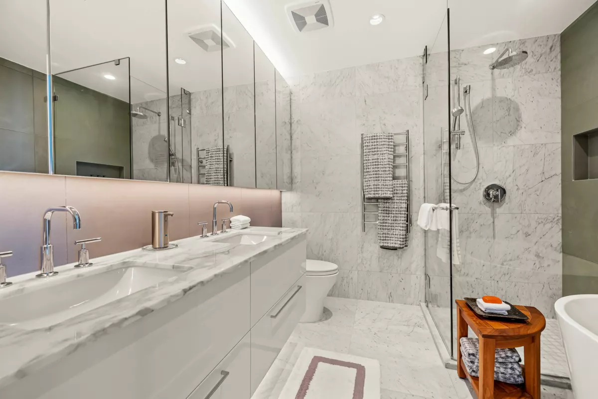 Mudroom Photo of 1804 1501 Foster Street, White Rock, BC