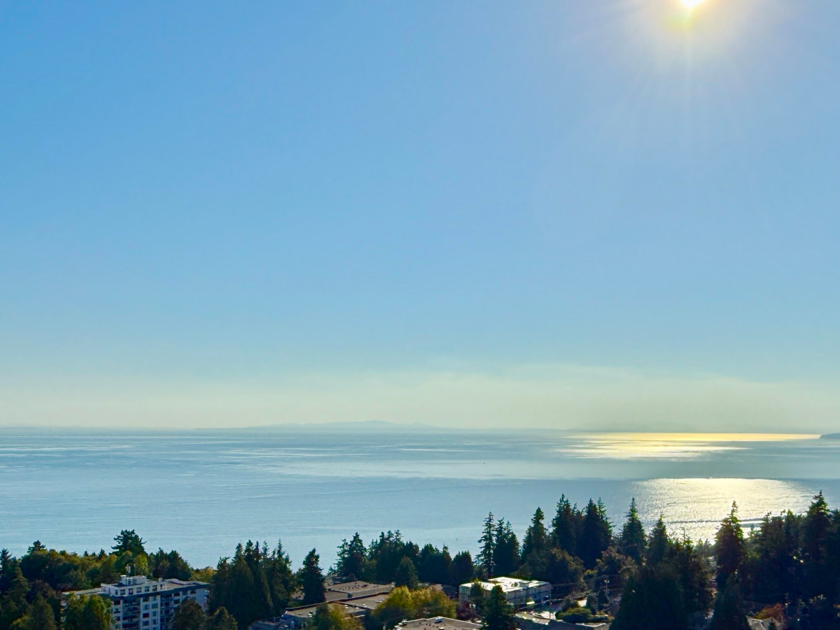 Powder Room Photo of 1804 1501 Foster Street, White Rock, BC