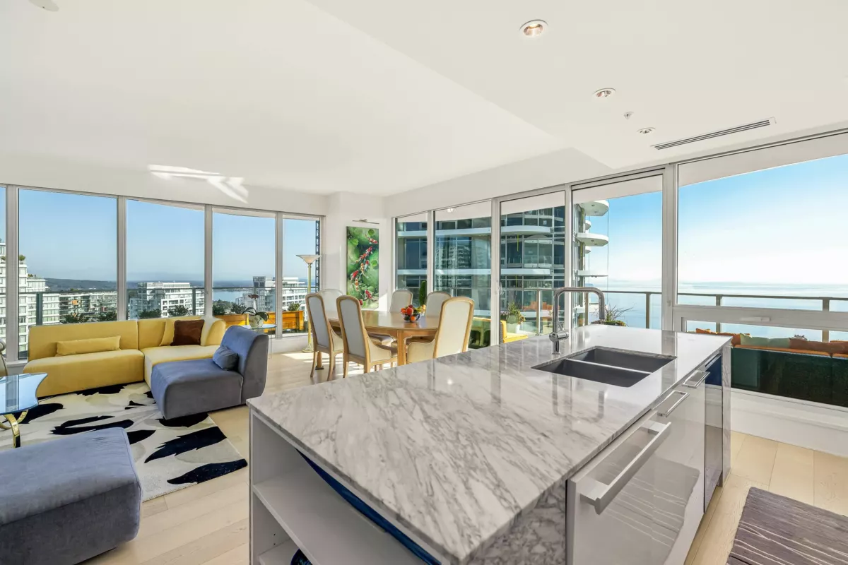 Primary Bathroom Photo of 1804 1501 Foster Street, White Rock, BC