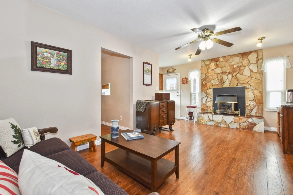 Breakfast Nook Photo of 32438 Badger Avenue, Mission, BC