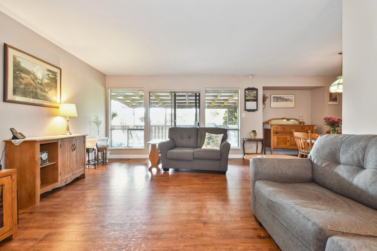Family Room Photo of 32438 Badger Avenue, Mission, BC
