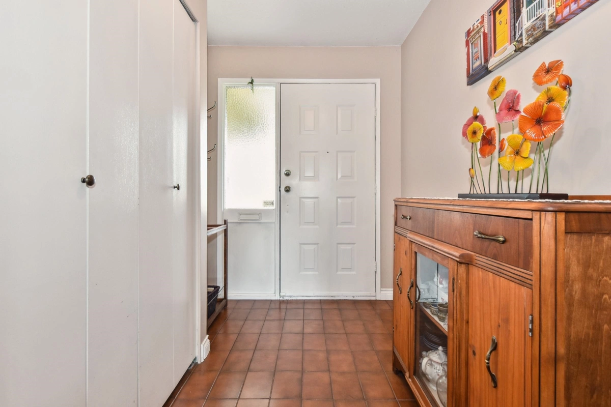 Living Room Photo of 32438 Badger Avenue, Mission, BC