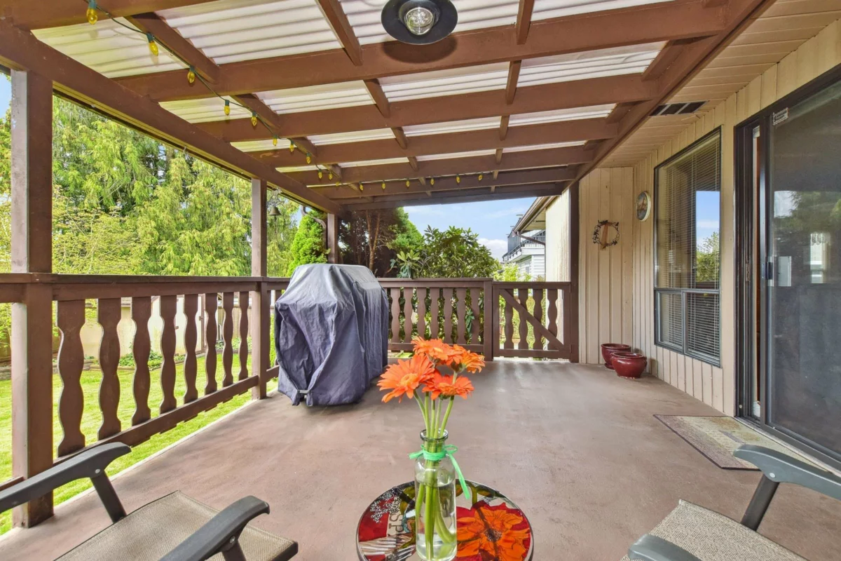 Mudroom Photo of 32438 Badger Avenue, Mission, BC