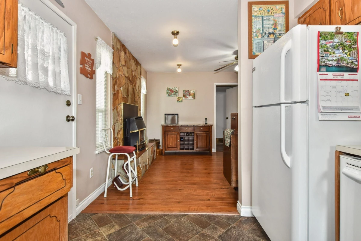 Walk-In Closet Photo of 32438 Badger Avenue, Mission, BC