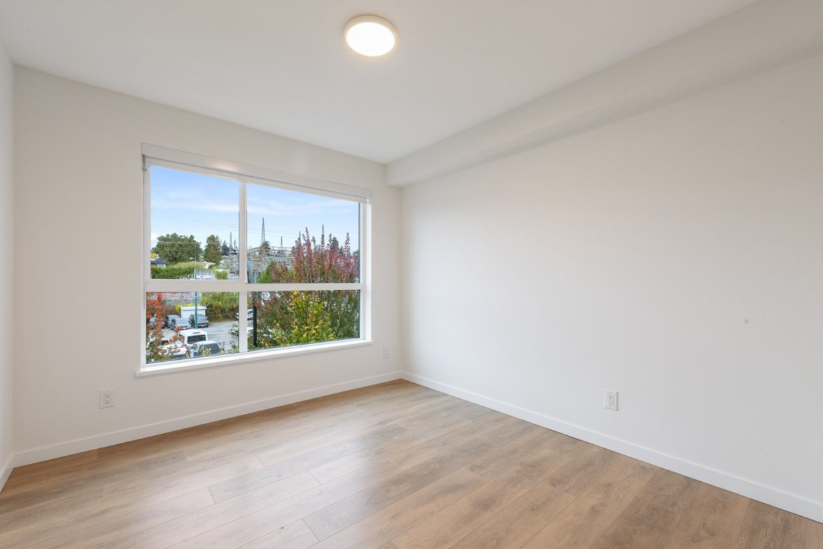 Basement Recreation Room Photo of 2 533 E 3rd Street, North Vancouver, BC