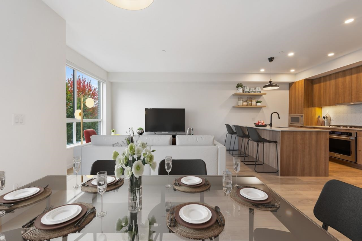 Dining Area Photo of 2 533 E 3rd Street, North Vancouver, BC
