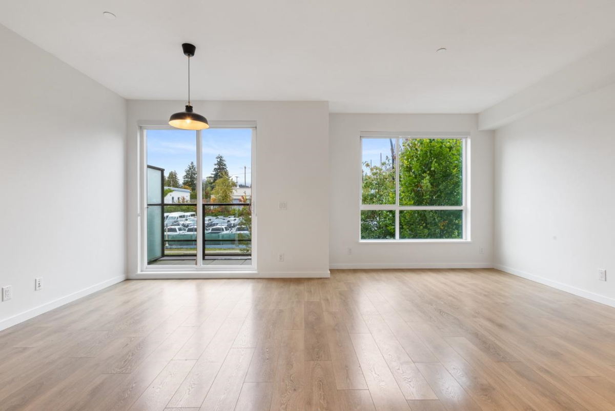 Family Room Photo of 2 533 E 3rd Street, North Vancouver, BC