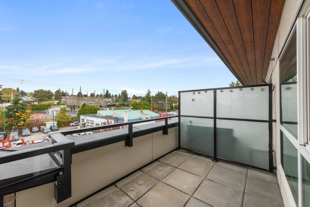 Office / Den Photo of 2 533 E 3rd Street, North Vancouver, BC