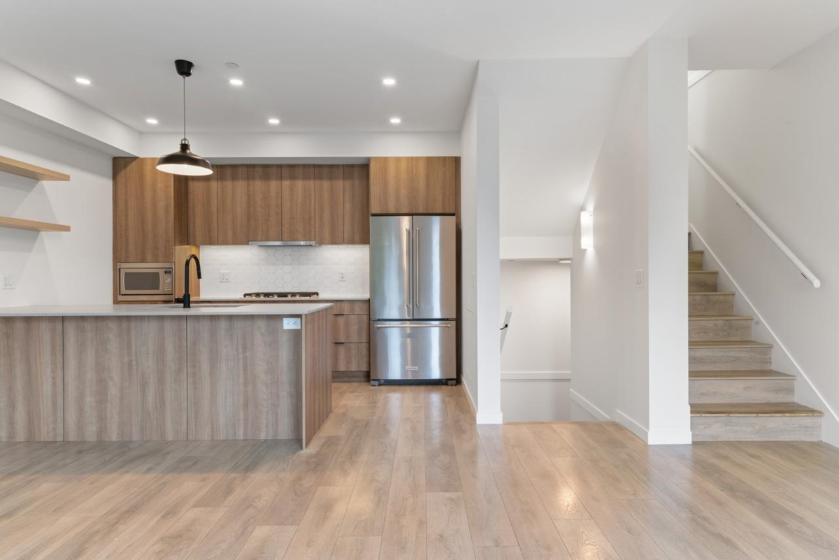 Primary Bathroom Photo of 2 533 E 3rd Street, North Vancouver, BC