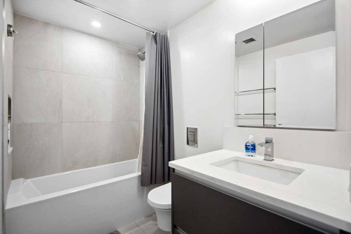 Powder Room Photo of 602 180 E 2nd Avenue, Vancouver, BC
