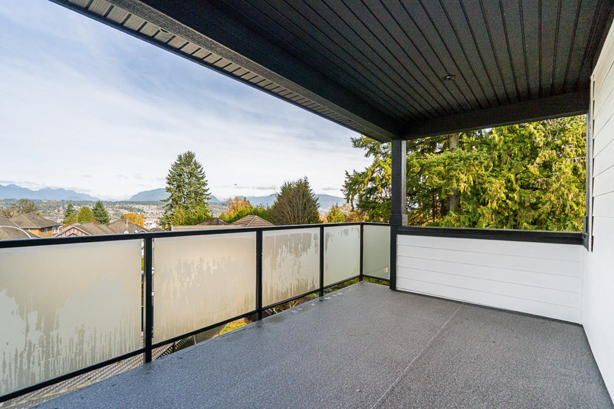 Entry Foyer Photo of 14271 Grosvenor Road, Surrey, BC