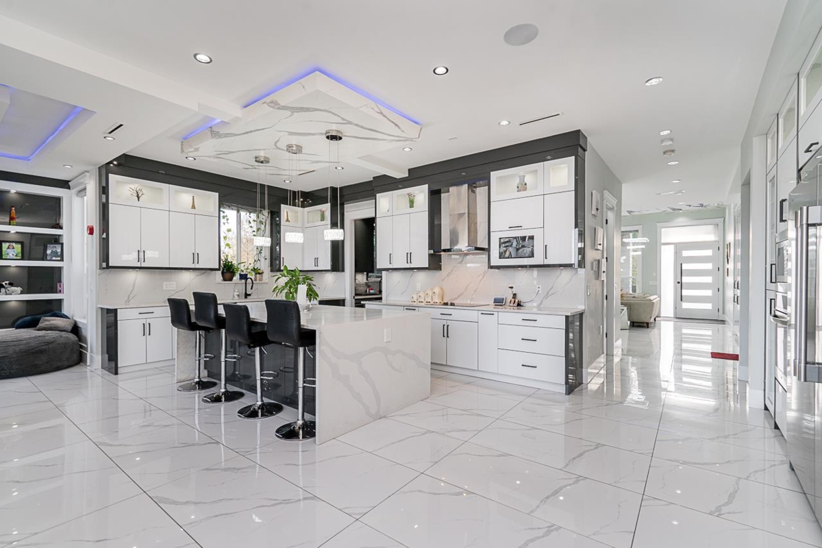 Kitchen Island Photo of 14271 Grosvenor Road, Surrey, BC
